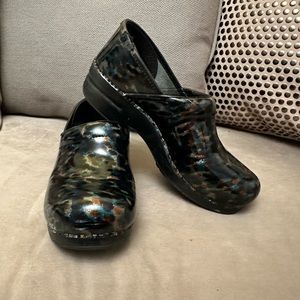 Gently used Dansko clog nurse shoes size 10 (40). Blue leopard glossy patent